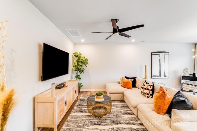 Photo - 3133 Hutton Gdns Ln