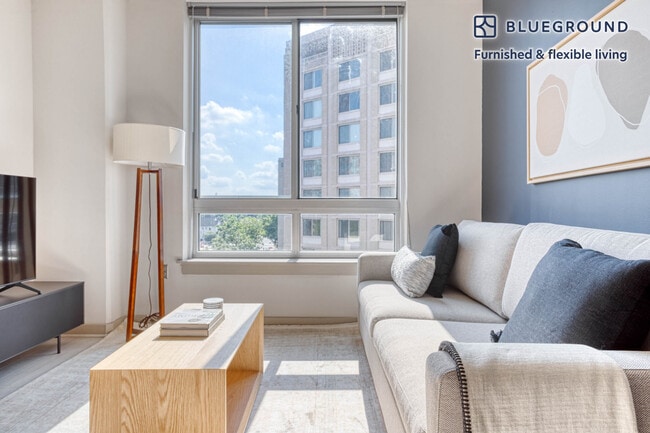 Building Photo - 505 18th St S Unit FL7-ID572