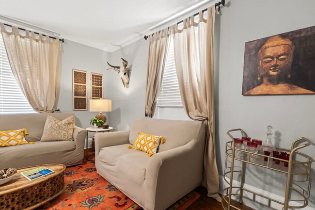 Photo - 2737 College St Unit SI ID1578485P