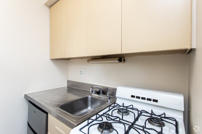 Studio, 1BA - 350 SF - Clintonville Commons