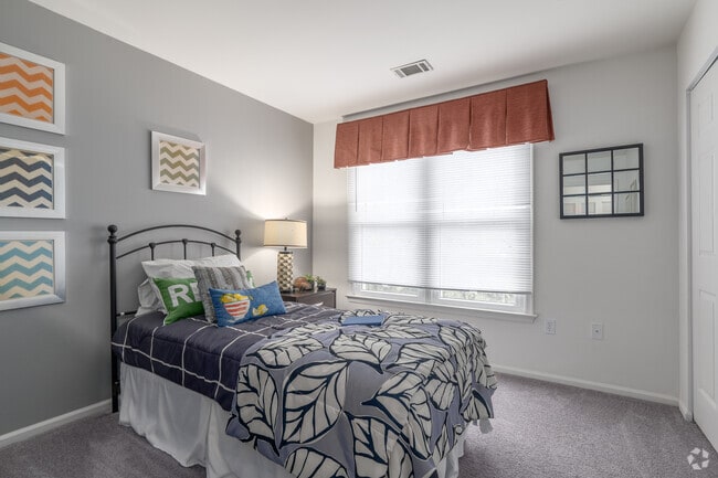 2BR, 2BA - 1100SF Bedroom - Meadows Apartments