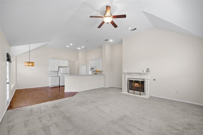 Photo - 2120 Crestlake Dr