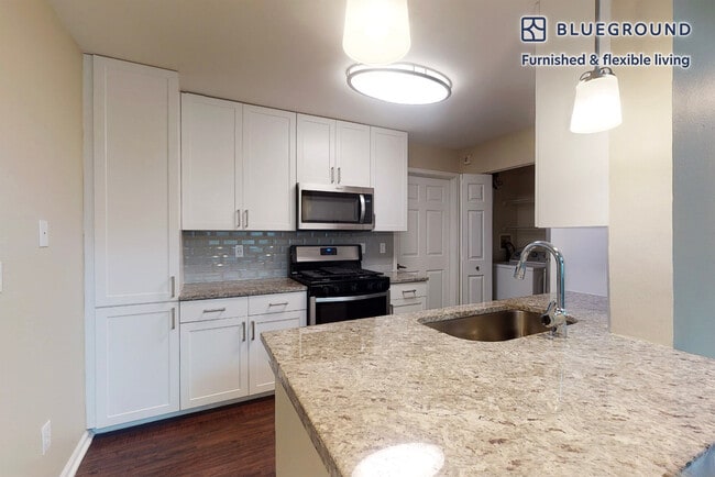 Photo - 100 Court N Dr