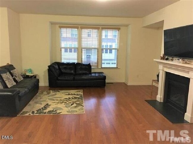 Photo - 725 Edgewater Ridge Ct