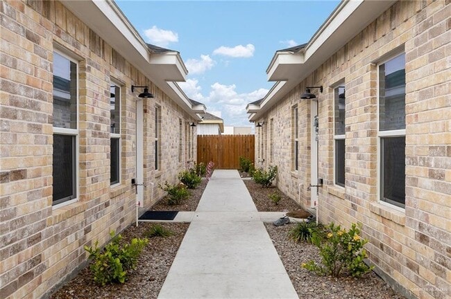 Photo - 2709 E Israel Ave Unit 1