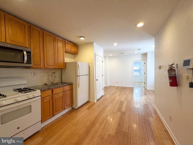 Building Photo - 110 N 51st St