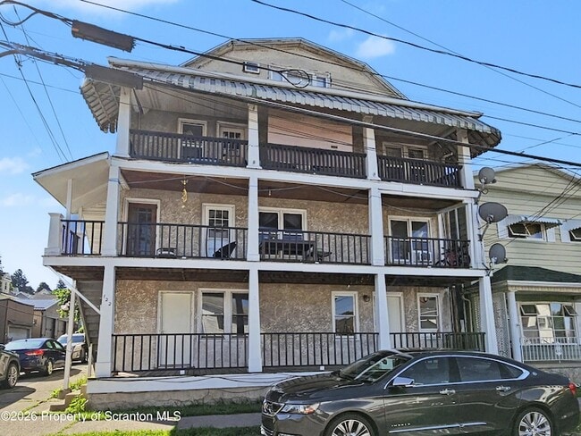 Building Photo - 122 Willow St Unit 1