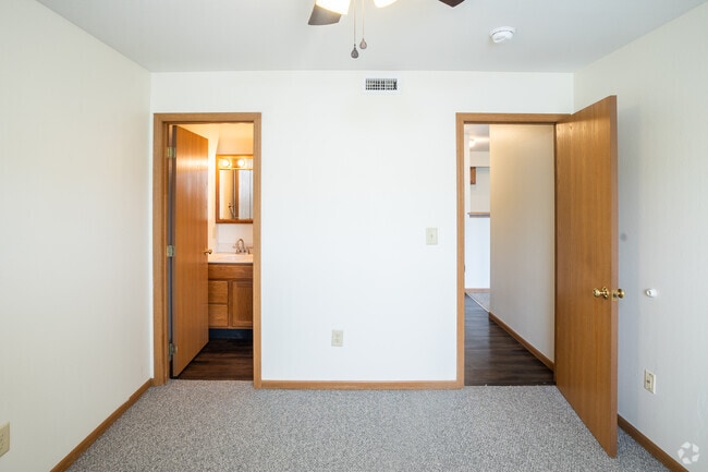 2BR, 1.5BA - 980SF - Bedroom - The Charleston