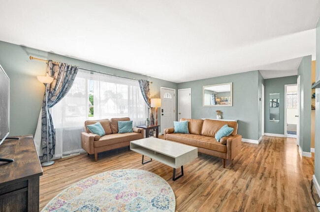 Building Photo - 2913 13th St Unit ID1397950P