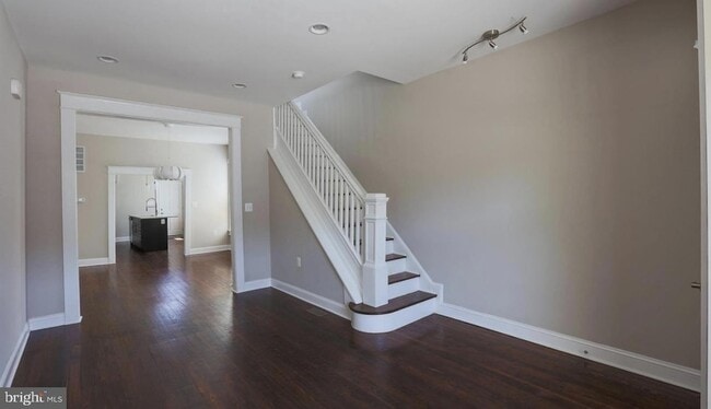 Photo - 901 N Montford Ave