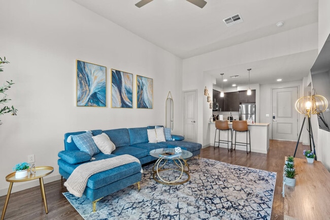 Photo - 711 W Broadway Rd Unit ID1366963P