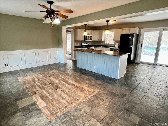 Photo - 492 Midland Lake Rd