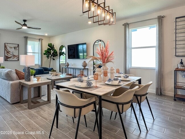 Photo - 1791 Marigold Trl NW