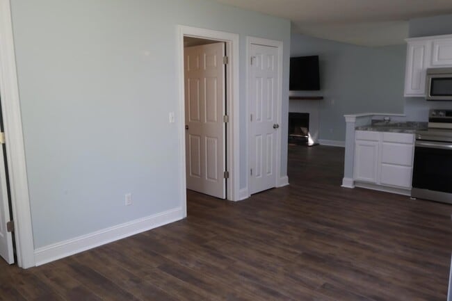 Photo - 1003 Providence Way