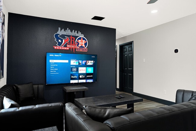 Building Photo - 12115 Wood Forest Dr Unit SI ID1603447P