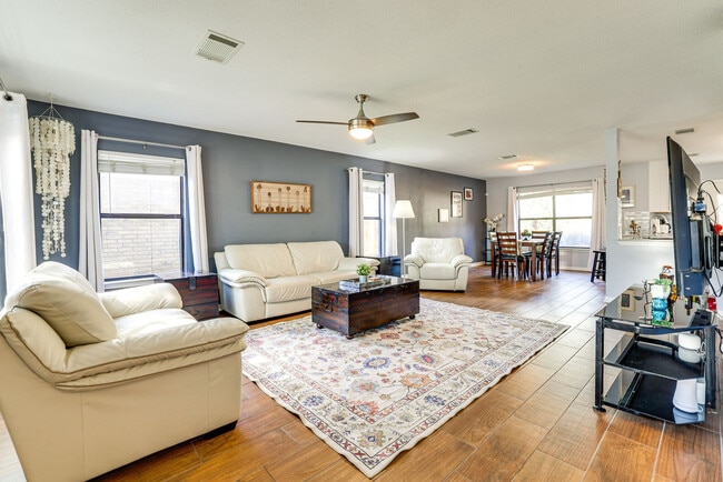 Building Photo - 1122 Gruene Rd Unit SI ID1545903P