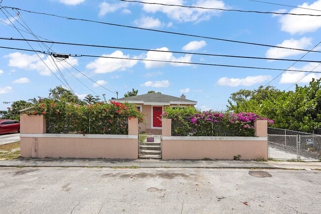 Building Photo - 816 20th St