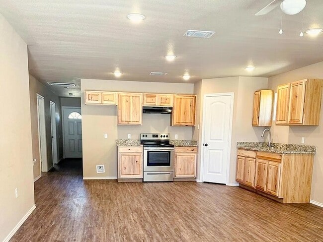 Photo - 3411 E 17th St