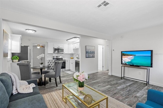 Photo - 326 50th Ave N