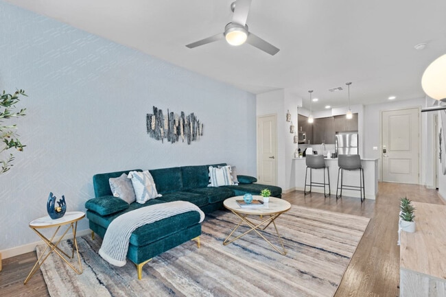 Building Photo - 711 W Broadway Rd Unit ID1366960P