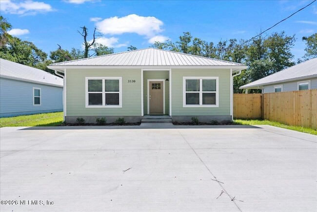 Building Photo - 3540 Datura St Unit B