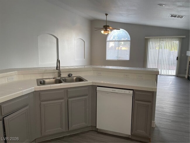 Photo - 1425 Dragon Rock Dr