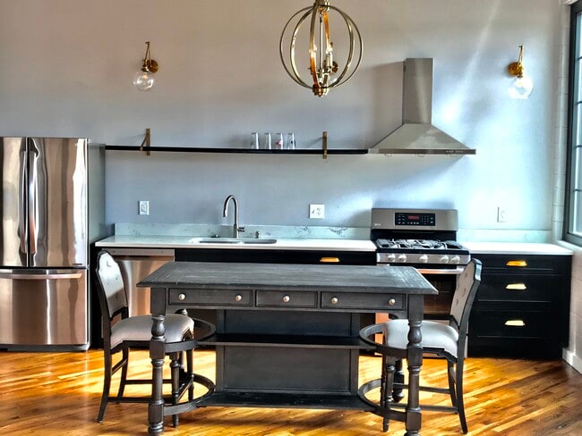 Building Photo - The Remington Bristol