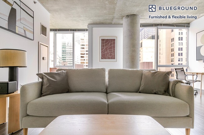 Photo - 215 W Lake St Unit SI FL17-ID1330