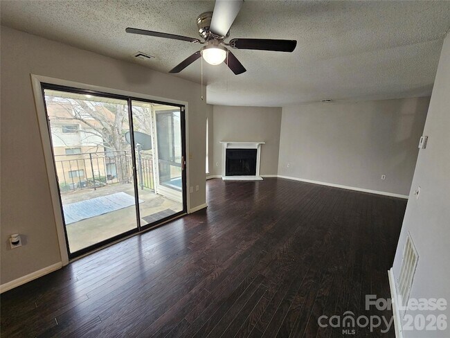 Photo - 4811 Spring Lake Dr Unit E