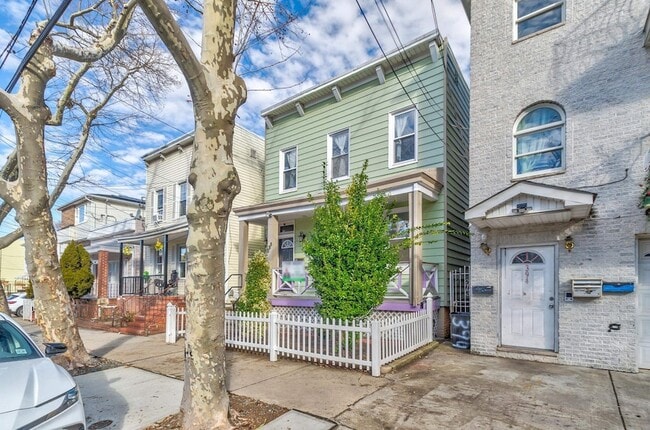 Photo - 396 Union St