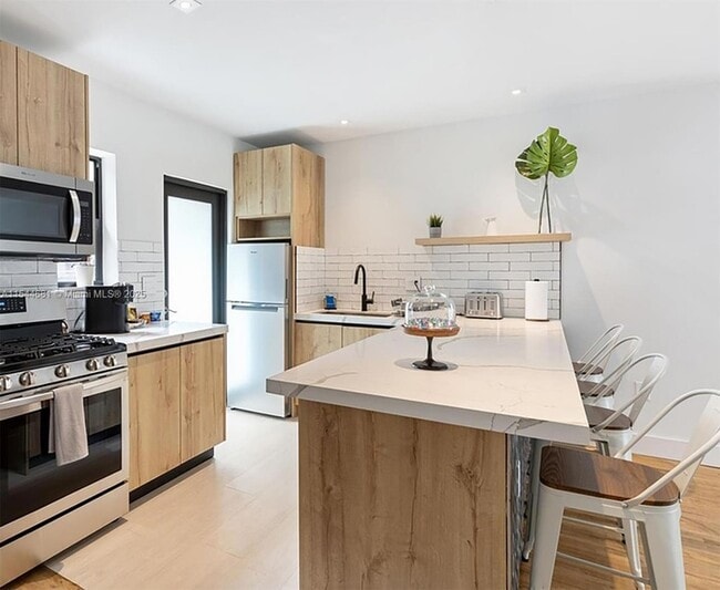 Photo - 740 SW 9th St Unit 1