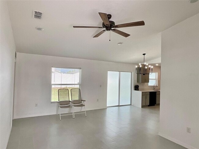 Photo - 270 Hyacinth Ct