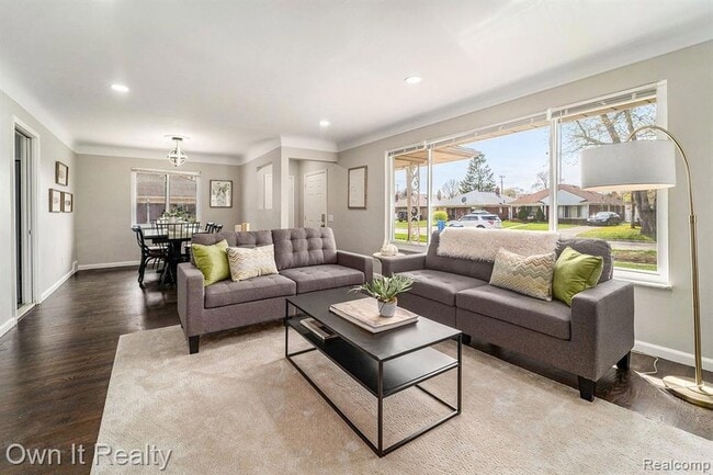 Photo - 5972 McMillan St