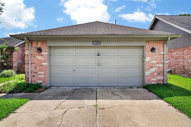 Photo - 758 Rolling Mill Dr