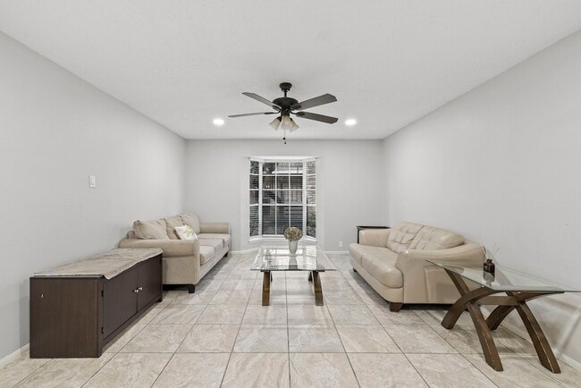 Building Photo - 7900 Westheimer Rd Unit 241