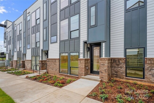 Photo - 411 Charles Ave