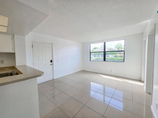 Photo - 708 Executive Center Dr Unit 12