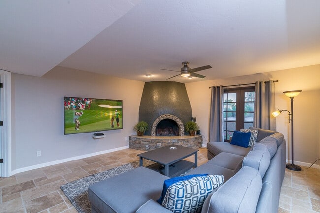 Building Photo - 6802 E Ludlow Dr Unit ID1255462P