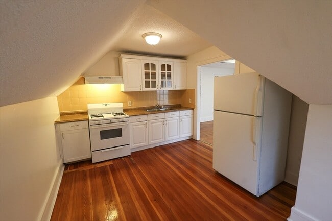 Building Photo - 498 Whipple St Unit 3S