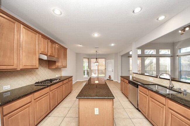 Photo - 4422 Roundtree Ln