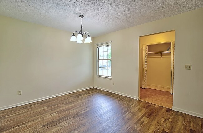 Photo - 784 Inwood Dr