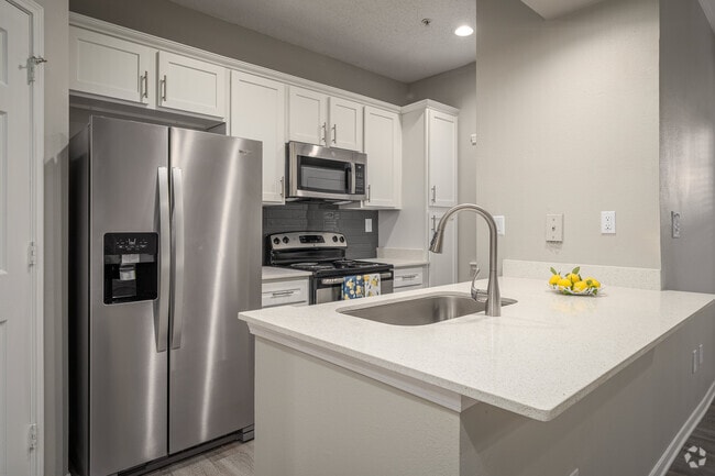 2BR, 2BA - 1,025SF - The Phoenician