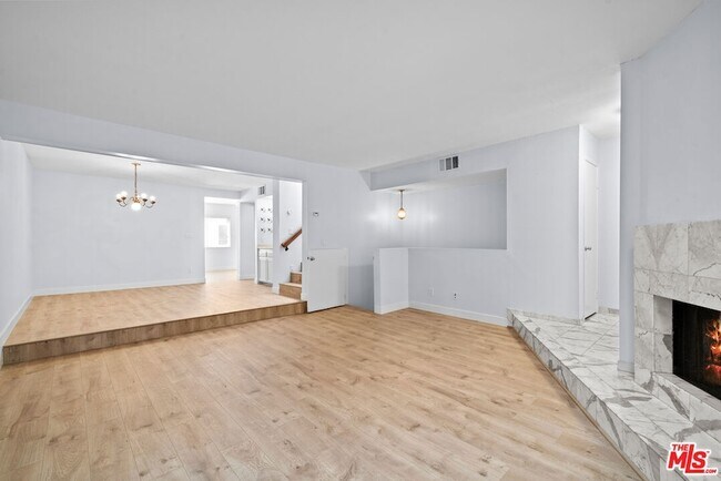 Photo - 7904 Topanga Canyon Blvd