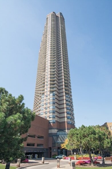 Building Photo - 3660 N Lake Shore Dr Unit 3910