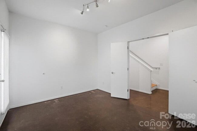 Photo - 921 Westbrook Dr