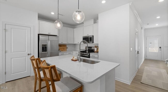 Photo - 834 Macassar Ln