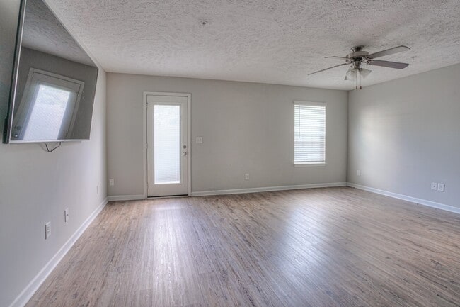 Photo - 107 Latimer Dr