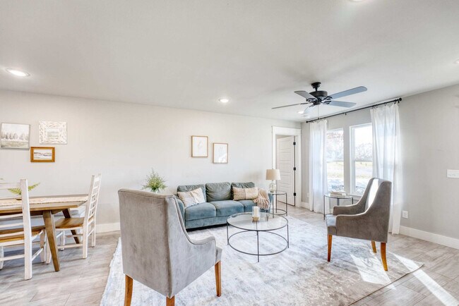 Photo - 214 NW L St Unit ID1363336P