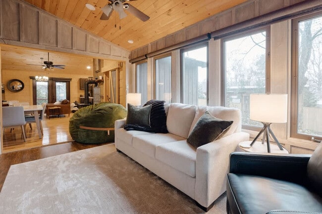 Building Photo - 521 Baywood Dr Unit ID1397963P