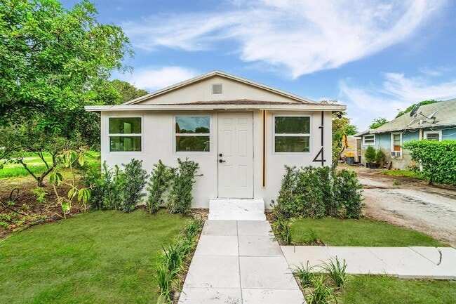 Photo - 114 NW 10th Ave